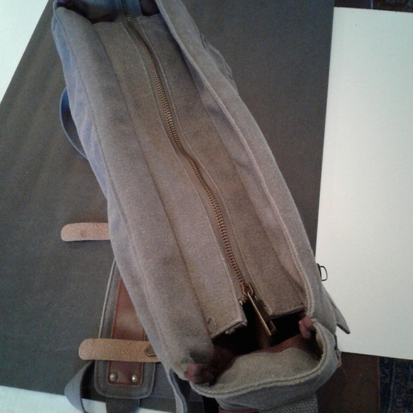 🌺 Nearly New Sweetbriar Canvas Messenger Bag - Picture 9 of 15